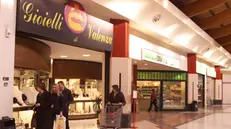 La gioielleria all'interno del centro commerciale di Chiari presa di mira dai banditi
